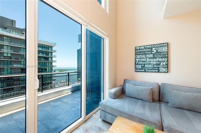 Building Photo - 60 SW 13th St Unit 4808 Rental
