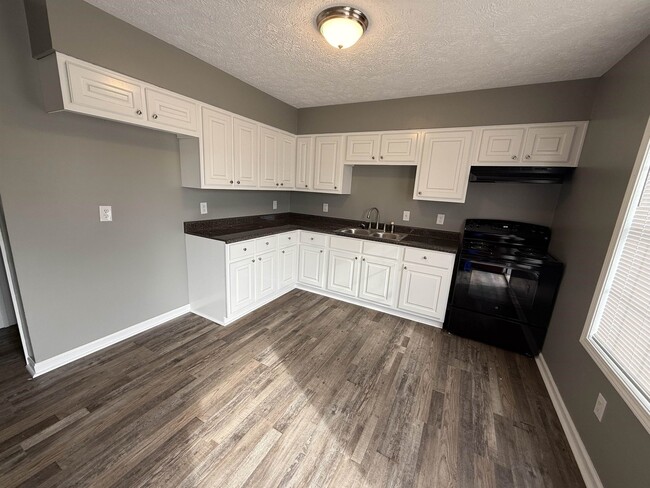 Photo - 163 Thomas St