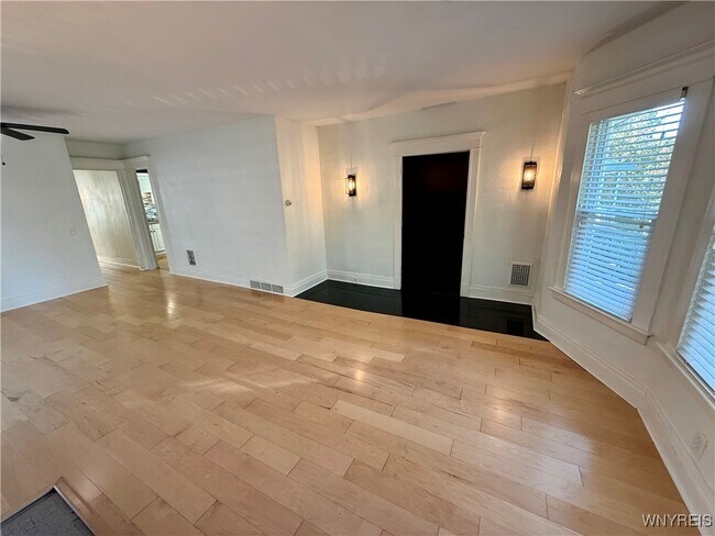 Photo - 95 Inwood Pl