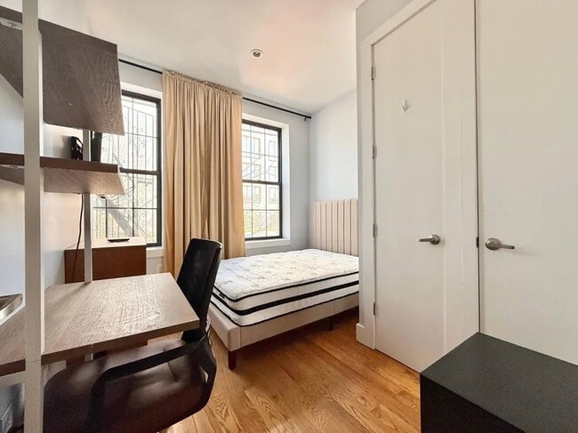 Photo - Prime Bushwick Room, HDTV, 15 min to Manha... Unit #4