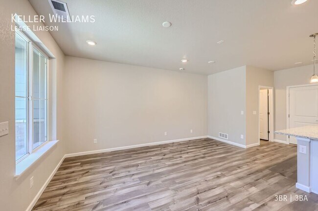 Photo - 477 Millwall Cir