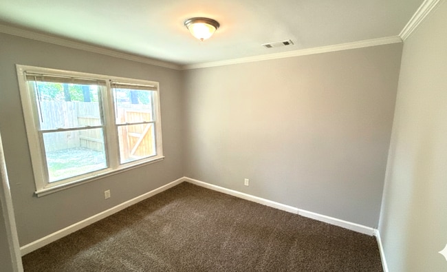Photo - 875 Enfield Rd