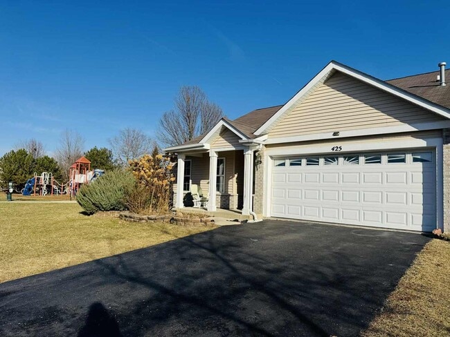 Building Photo - 425 Claire Ave