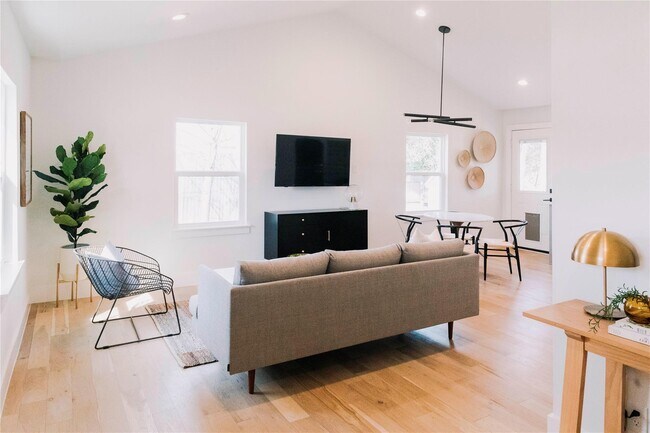 Photo - 509 S Clark St