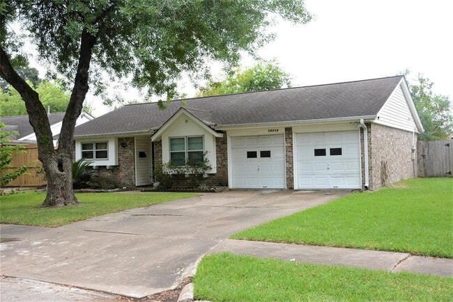 Building Photo - 11210 Sageoak Dr
