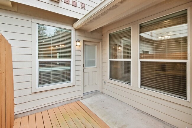 Photo - 55 W Pipers Green St