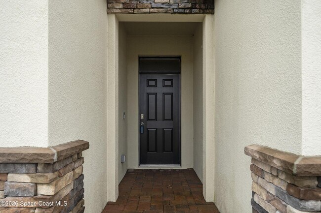 Photo - 463 Old Country Rd S E