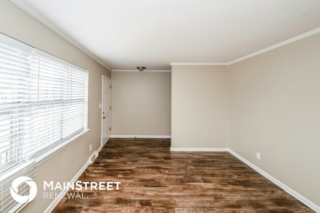 Photo - 300 Ginger Dr NE