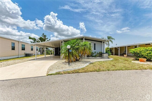 Building Photo - 122 Martinique Rd Rental