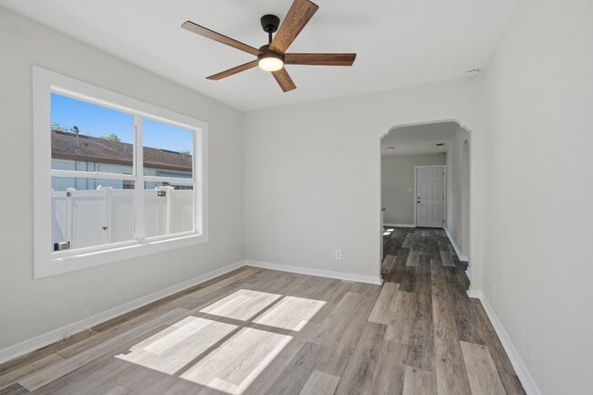 Photo - 2704 W Leroy St