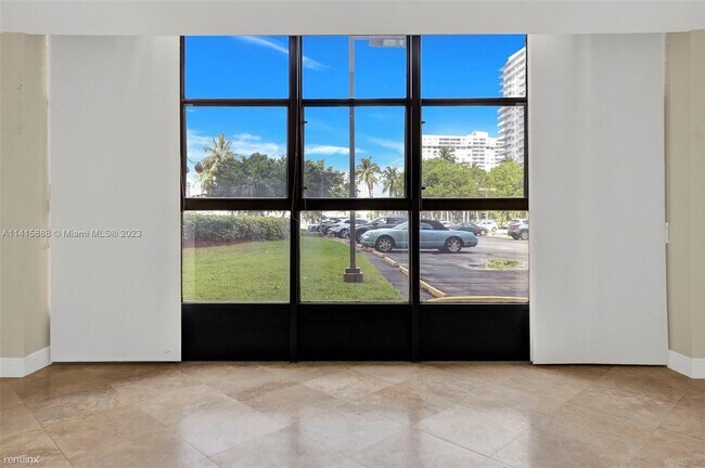 Photo - 2 br, 2 bath Condo - 18181 NE 31st Ct Apt 101 Unit Apt 101