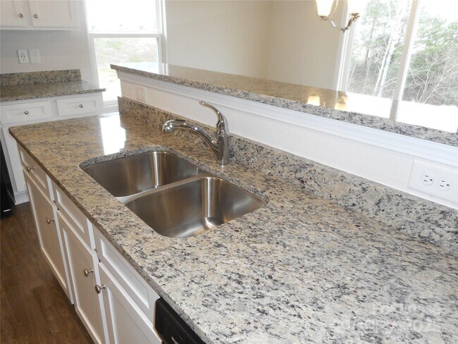 Photo - 3421 Ellingford Rd