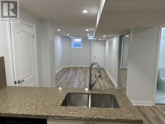 Photo - 12 Ball Crescent