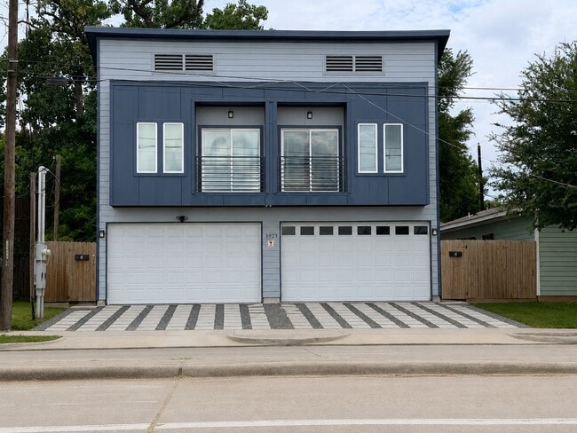 Building Photo - 3923 Yale St Unit B
