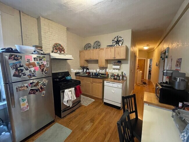 Building Photo - 86 Hammond St Unit 2 Rental