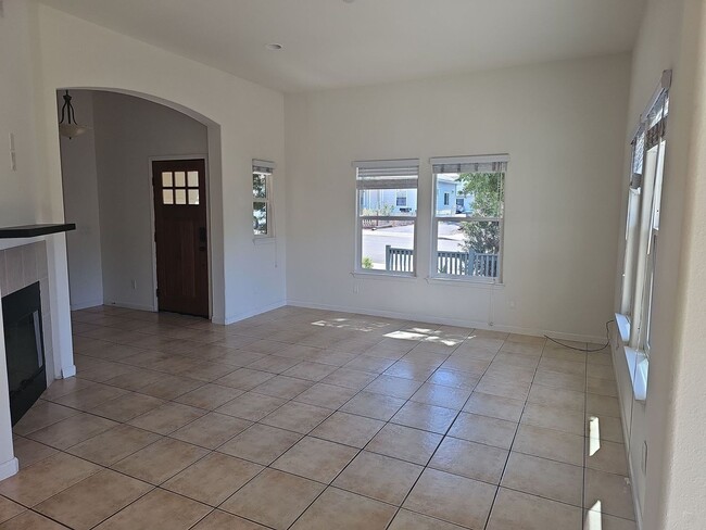 Photo - 153 Stenner St