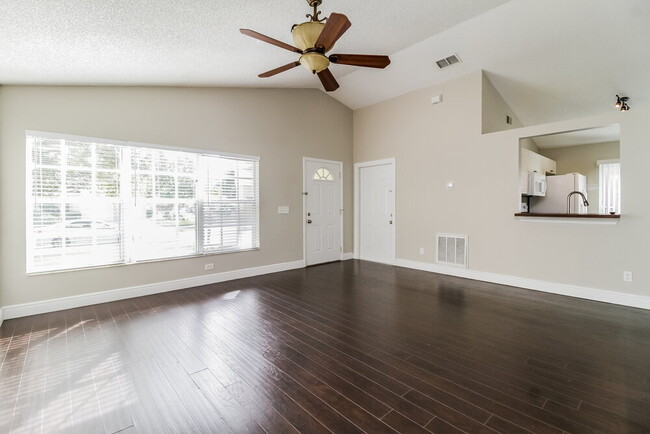 2640 Woods Edge Cir