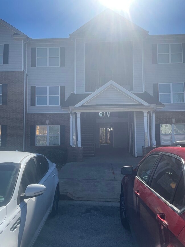 Building Photo - New Flooring Great Location! Unit 7104