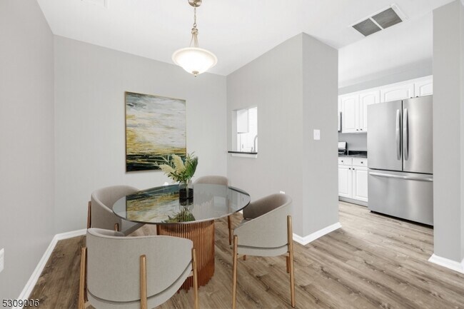 Photo - 1137 Stafford St