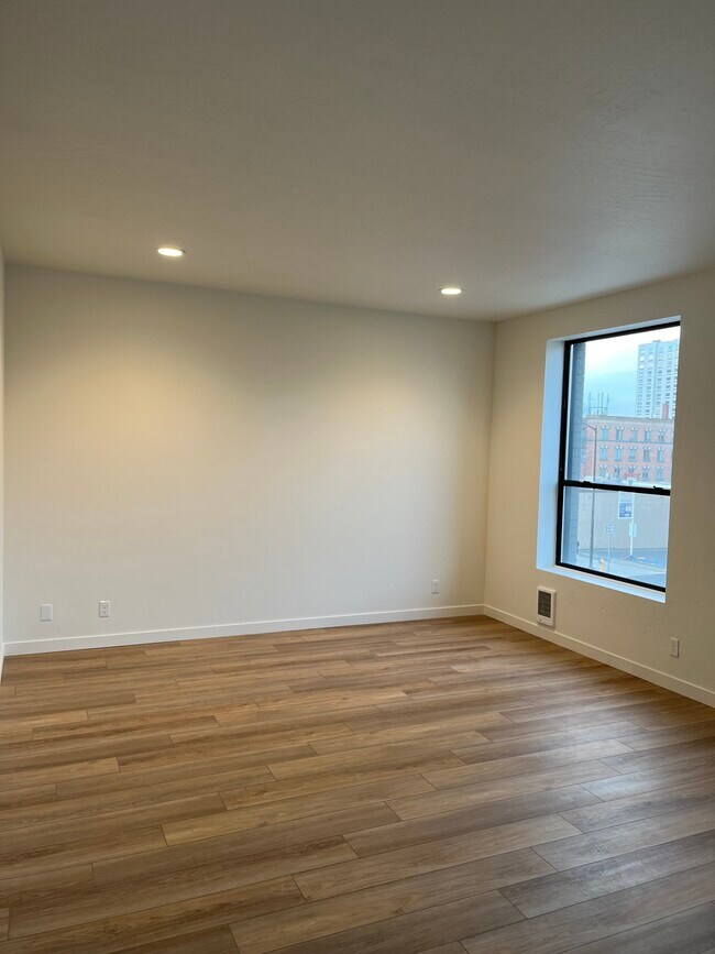 Photo - The Albert Building