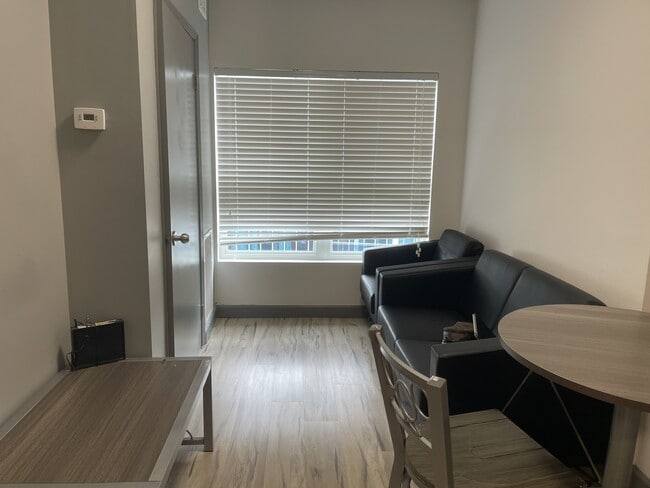 Building Photo - 258B-258B Sunview St