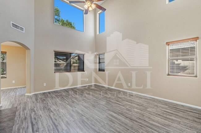 Photo - 1090 E Taylor Trail