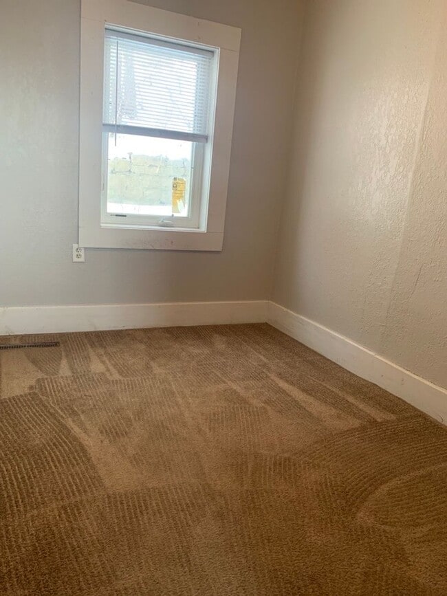 Building Photo - 103 Locust St Unit 2 Rental