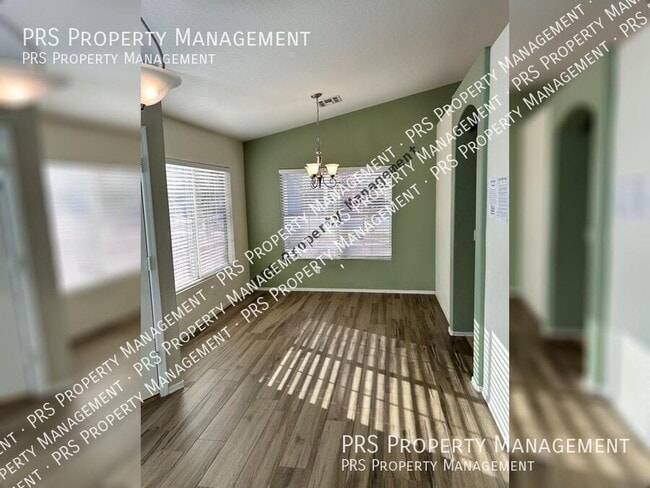 Photo - 718 W Constitution Dr