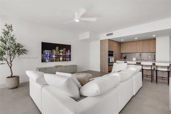 Photo - 92 SW 3rd St