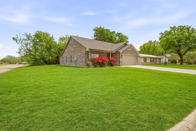 Photo - 191 Davis Ave