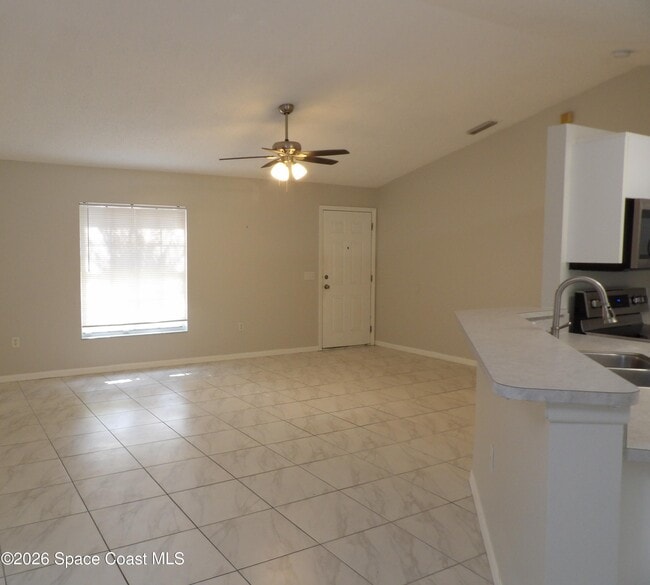 Photo - 998 Camden Ave NW