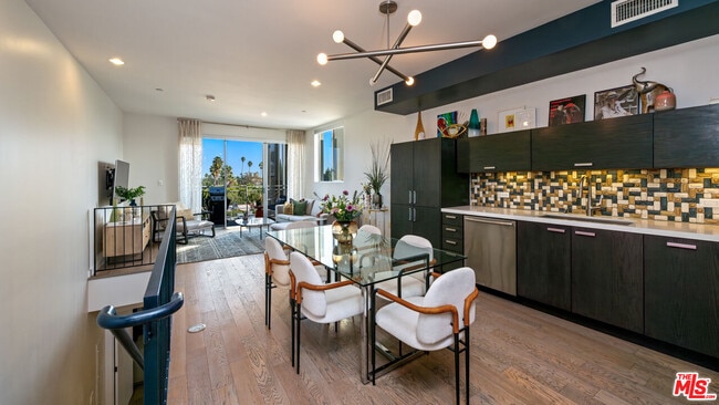 Photo - 751 N Fairfax Ave Unidad 12