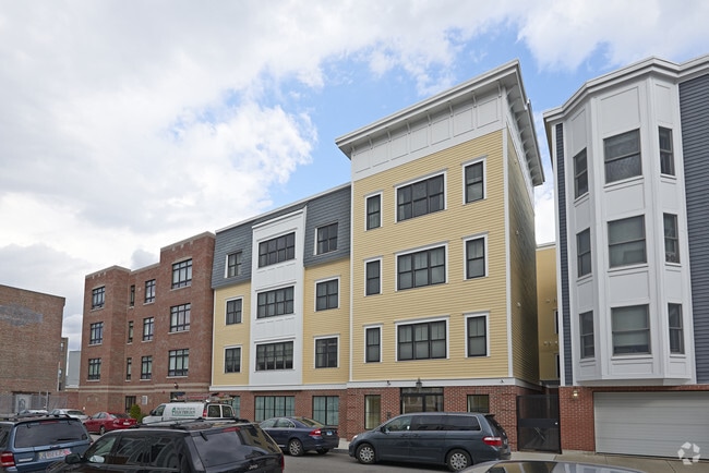 Foto principal - 318-340 W 2nd St