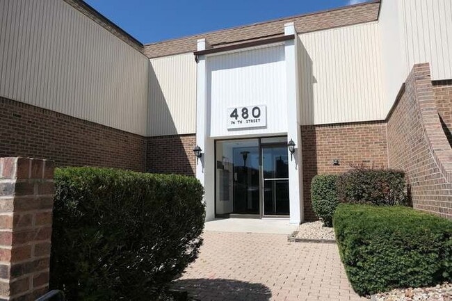 Building Photo - 480 74th St Unit 203