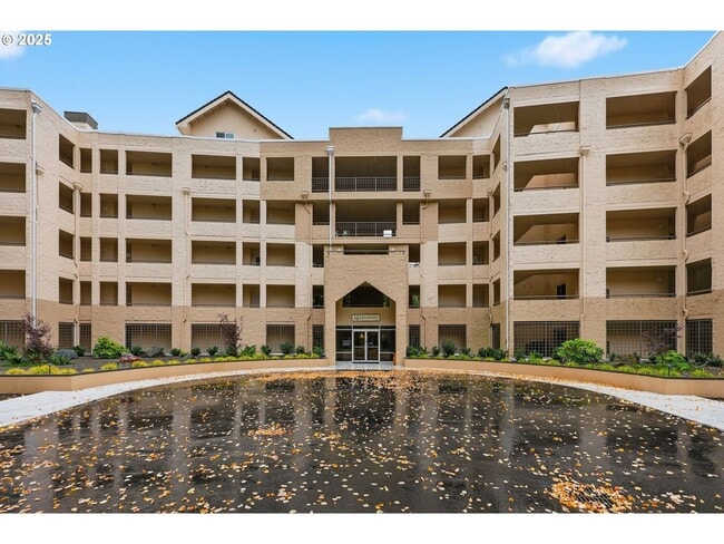 Photo - Rare 2 Bed 2 Bath + Loft Quintet Condo with Resort-Style Living in Portland’s West Hills