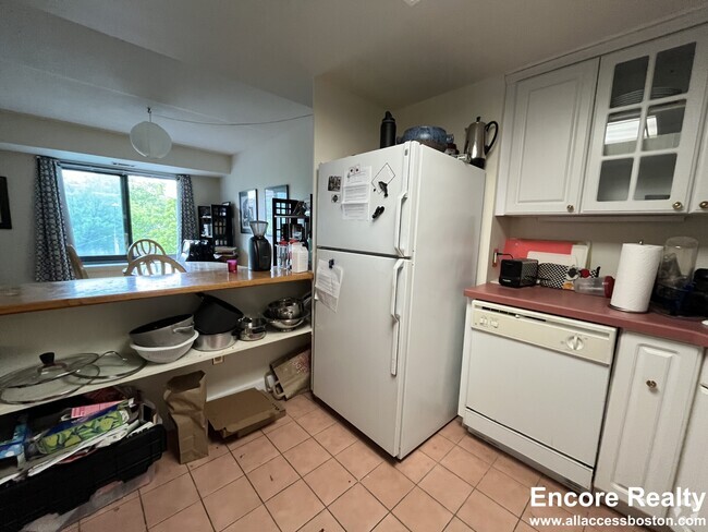 Building Photo - 1244 Beacon St Rental