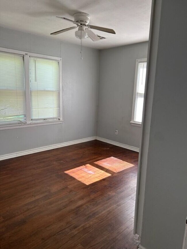 Photo - 2 Bedroom 1 bath Close to OU Campus