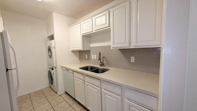 Photo - 9707 Richmond Ave. Unidad 14