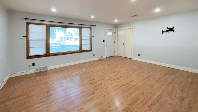 302 N Reno Ave