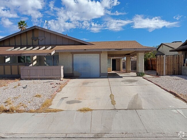 Building Photo - Welcome to this cozy 3-bedroom, 2-bathroom... Rental