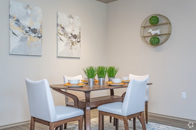 2 Br, Dining Room - Lory of Bryan