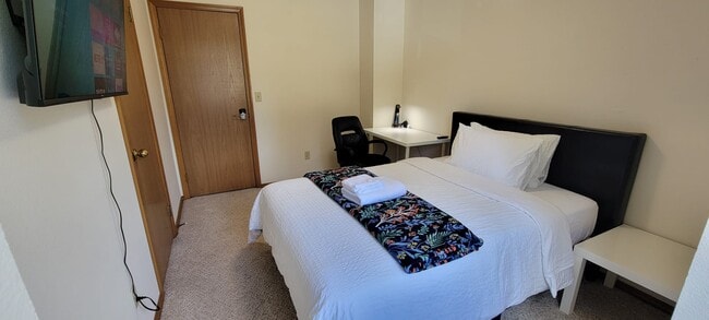 Photo - 19925 Wallingford Ave N