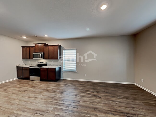 Photo - 415 Vermeer Ct
