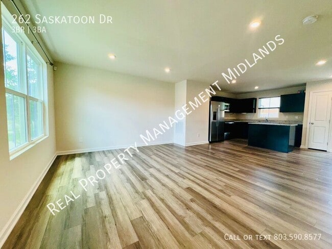 Photo - 262 Saskatoon Dr