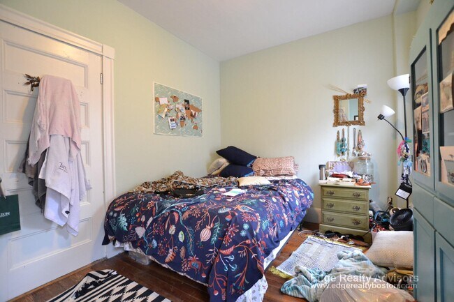 Building Photo - 56 Etna St Unit 2