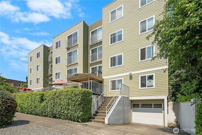 Building Photo - Great location 3 bed 2 bath condo in Fremont