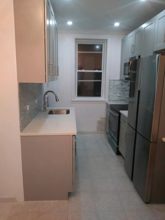 2154 E 8th St Unit 1F
