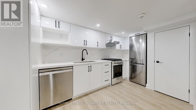 Photo - 250 Major St