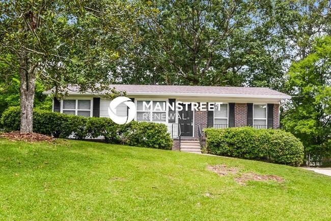 Building Photo - 3 Bedroom Pet-Friendly Home in Birmingham, AL with Main Street Renewal