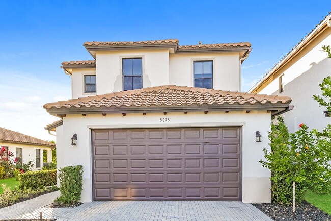 Photo - Annual rental - 3 bedroom / 2.5 bath - Fully furnished